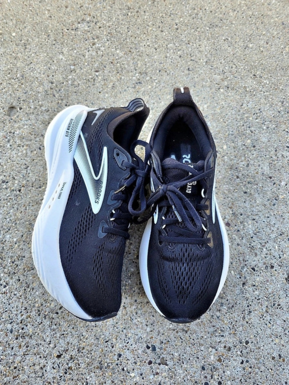 Brooks  Women's Black & White Women's US 7.5